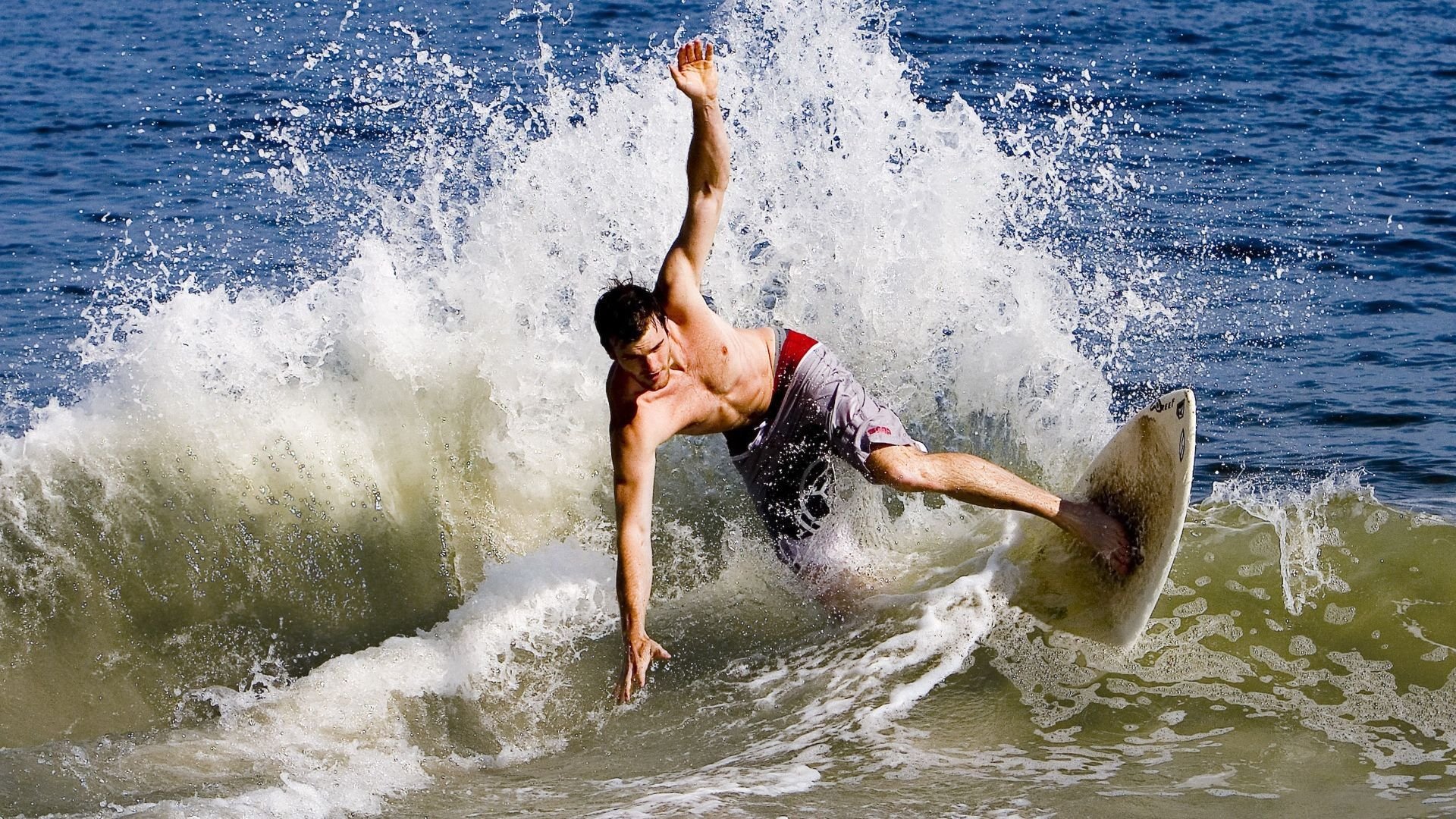 爱游戏体育入口-特斯·冯·迪克：南非羚羊队中场的技术大师，推动进攻节奏